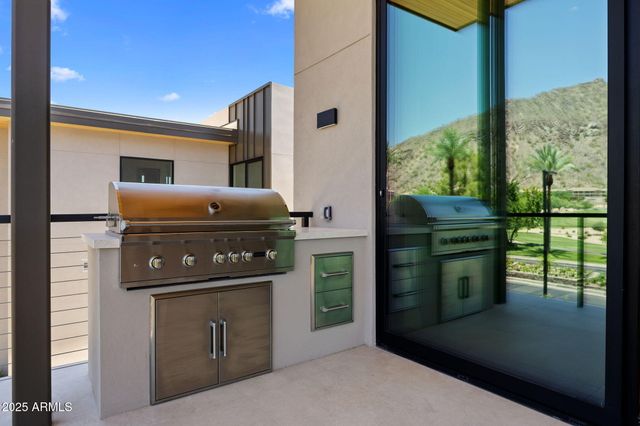 4575 N PHOENICIAN Boulevard 2, Scottsdale, AZ 85251