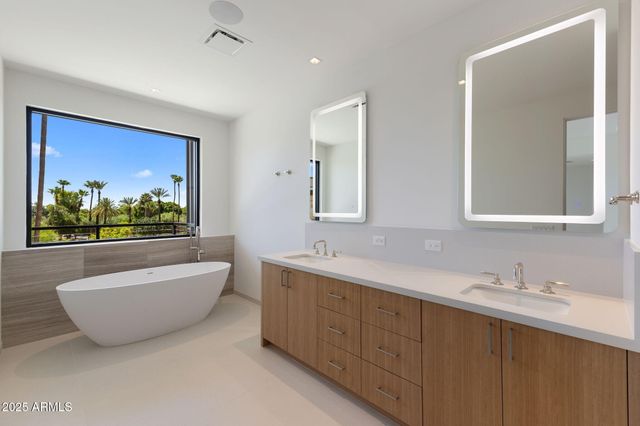 4575 N PHOENICIAN Boulevard 2, Scottsdale, AZ 85251