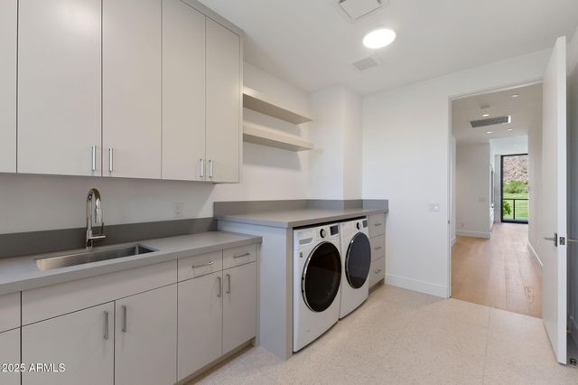 4575 N PHOENICIAN Boulevard 2, Scottsdale, AZ 85251