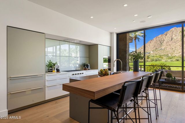 4575 N PHOENICIAN Boulevard 2, Scottsdale, AZ 85251