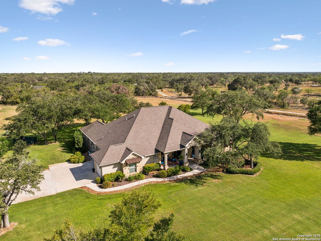 1994 FM 3006, Pleasanton, TX 78064