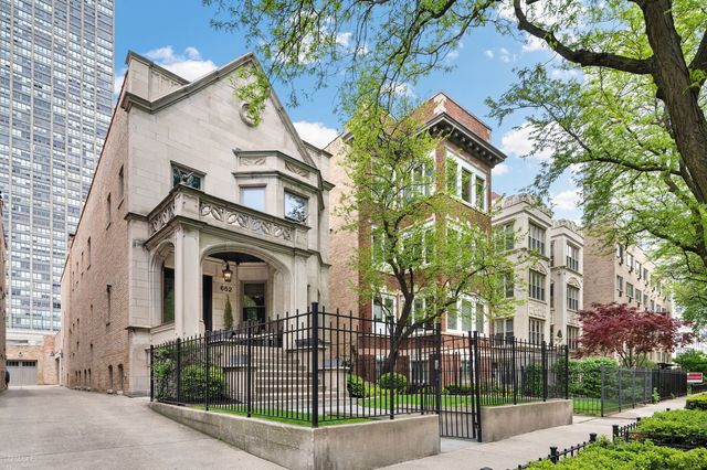 652 W Sheridan Road, Chicago, IL 60613