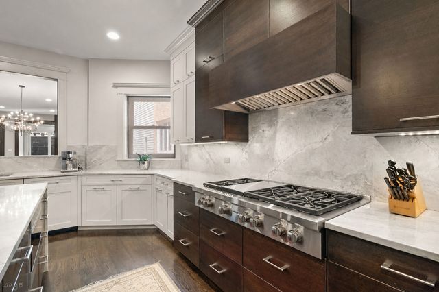 652 W Sheridan Road, Chicago, IL 60613