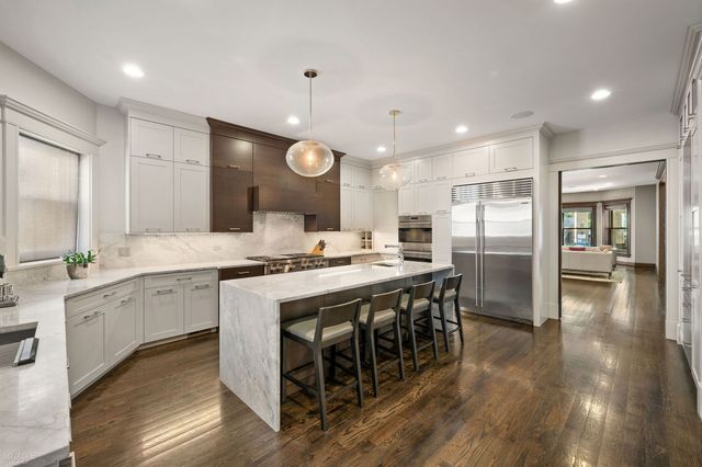 652 W Sheridan Road, Chicago, IL 60613