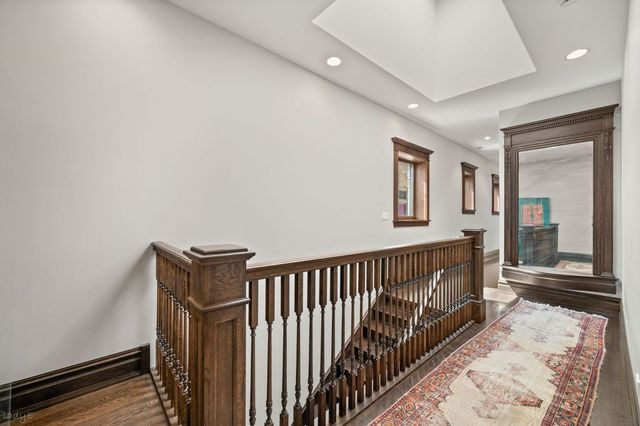 652 W Sheridan Road, Chicago, IL 60613