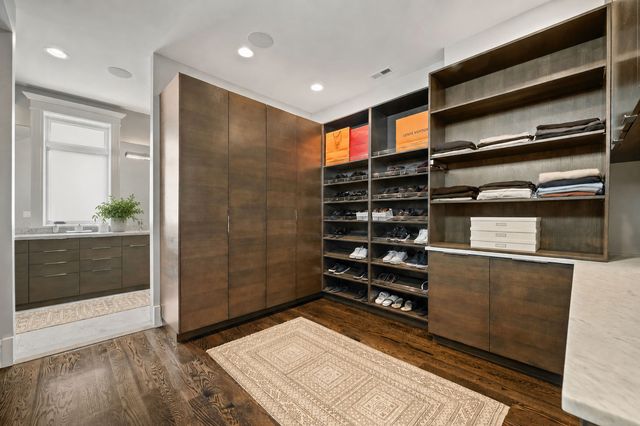 652 W Sheridan Road, Chicago, IL 60613