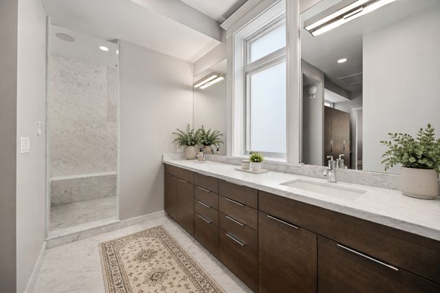 652 W Sheridan Road, Chicago, IL 60613