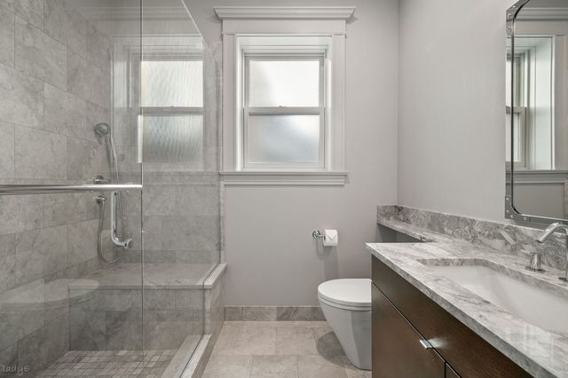 652 W Sheridan Road, Chicago, IL 60613