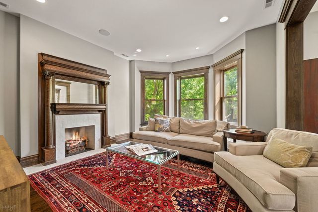 652 W Sheridan Road, Chicago, IL 60613