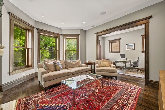 652 W Sheridan Road, Chicago, IL 60613