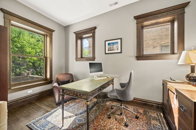 652 W Sheridan Road, Chicago, IL 60613