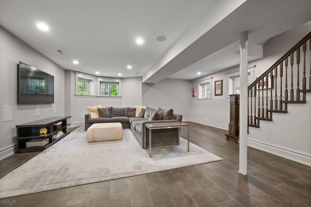 652 W Sheridan Road, Chicago, IL 60613