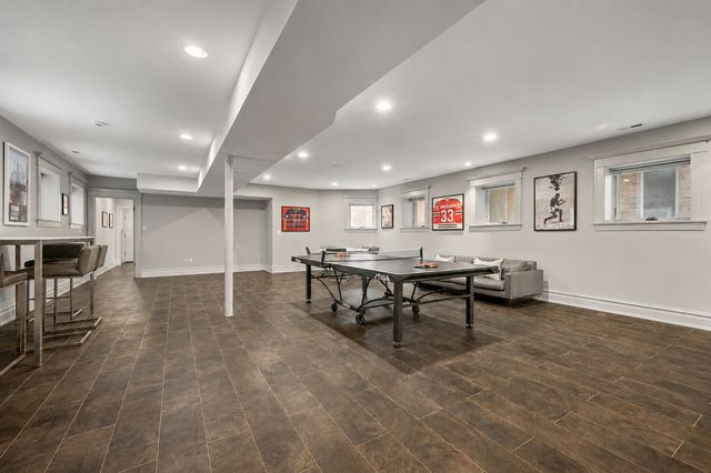 652 W Sheridan Road, Chicago, IL 60613