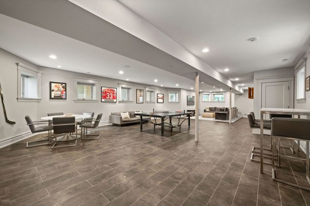 652 W Sheridan Road, Chicago, IL 60613