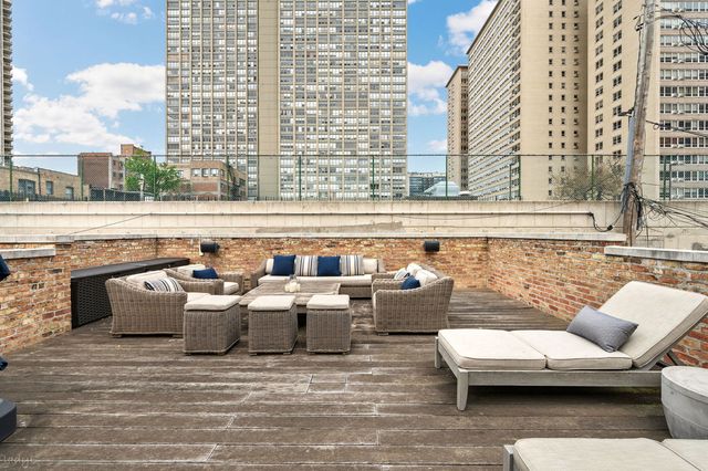 652 W Sheridan Road, Chicago, IL 60613