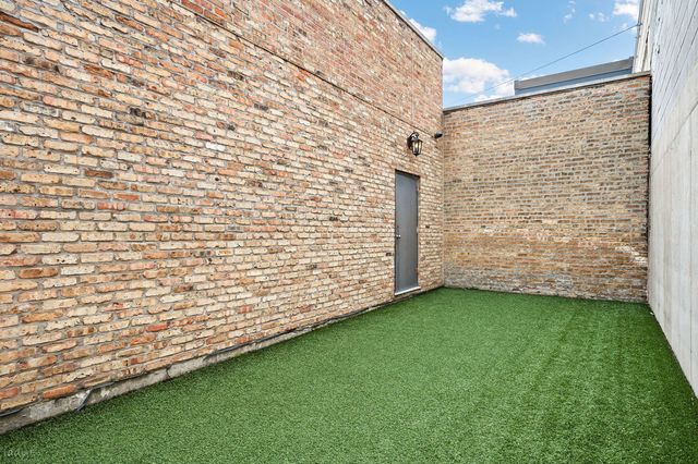 652 W Sheridan Road, Chicago, IL 60613