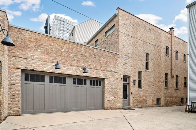 652 W Sheridan Road, Chicago, IL 60613