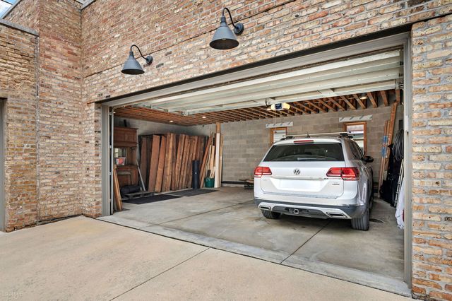 652 W Sheridan Road, Chicago, IL 60613