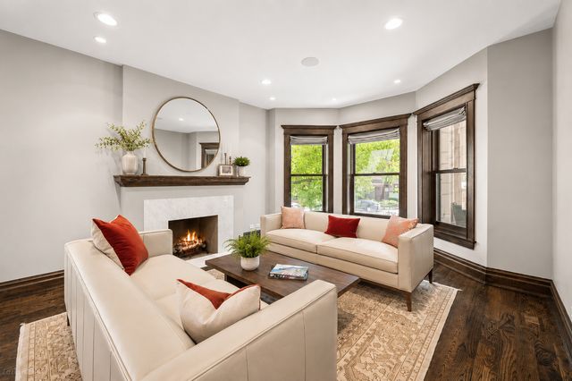 652 W Sheridan Road, Chicago, IL 60613