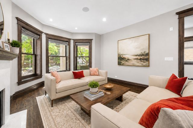 652 W Sheridan Road, Chicago, IL 60613
