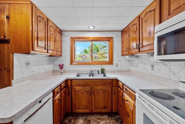 2901 Forest Avenue, Franklin, WI 53132
