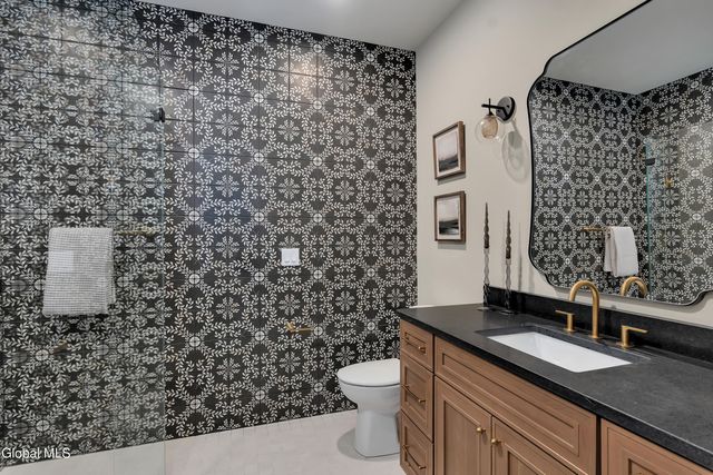 27 Woodland Hill Road, North Greenbush, NY 12198