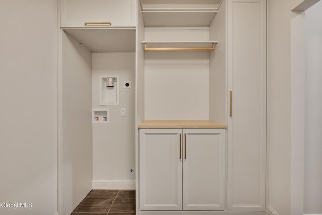 27 Woodland Hill Road, North Greenbush, NY 12198