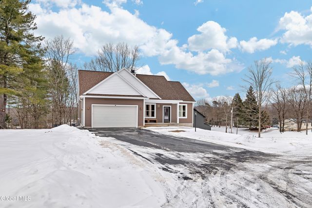 27 Woodland Hill Road, North Greenbush, NY 12198