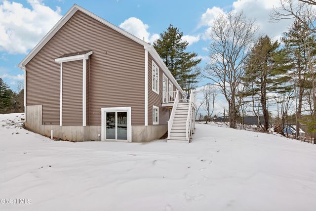 27 Woodland Hill Road, North Greenbush, NY 12198