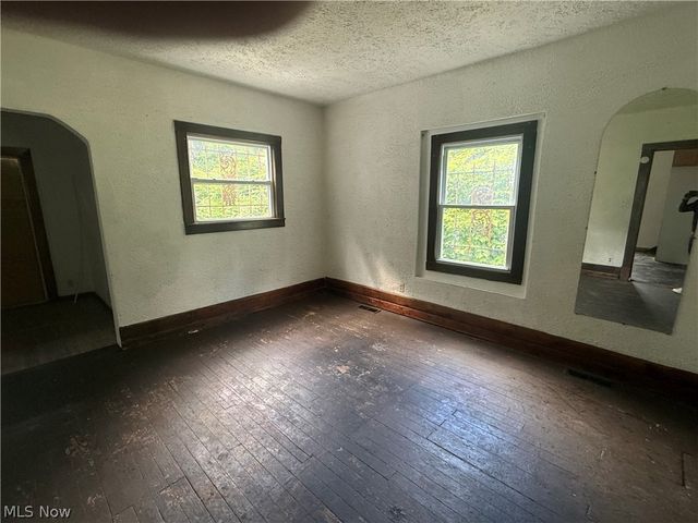 34 Montgomery, Youngstown, OH 44506
