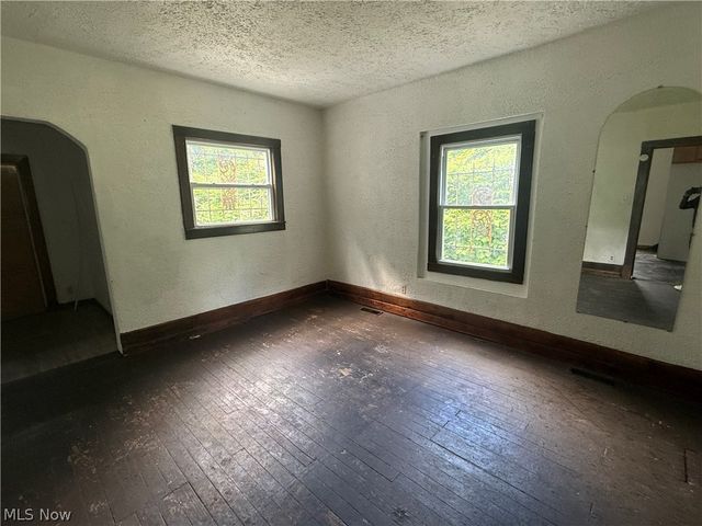 34 Montgomery, Youngstown, OH 44506