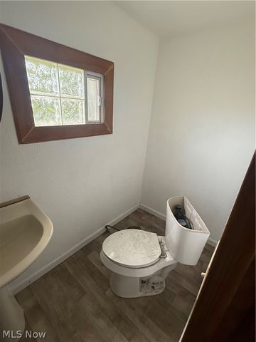 34 Montgomery, Youngstown, OH 44506