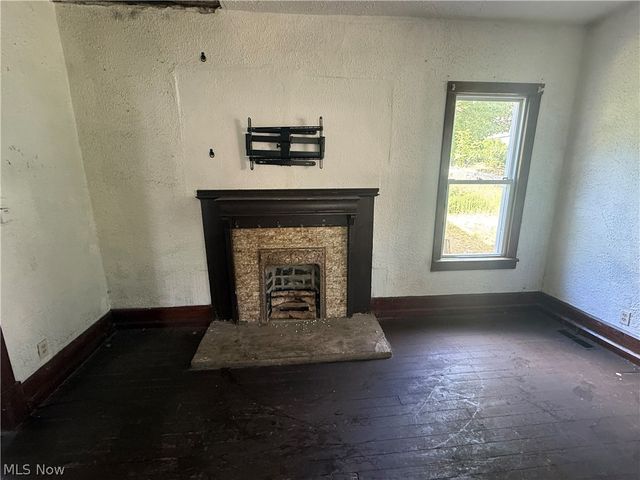 34 Montgomery, Youngstown, OH 44506