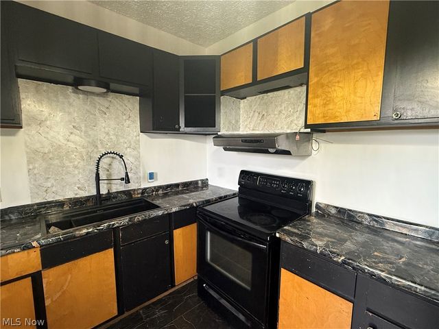 34 Montgomery, Youngstown, OH 44506