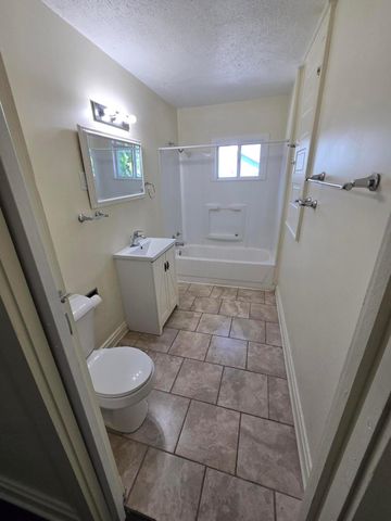 1088-1090 E 14th Avenue, Columbus, OH 43211