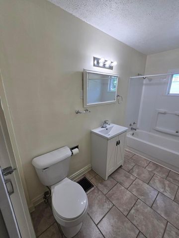 1088-1090 E 14th Avenue, Columbus, OH 43211