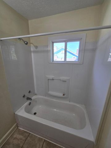 1088-1090 E 14th Avenue, Columbus, OH 43211