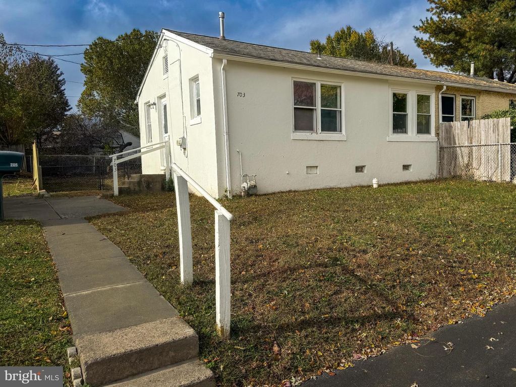 703 DOVER CT, Wallingford, PA 19086