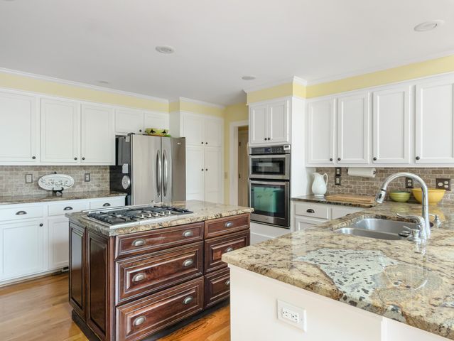 1529 Strathmore Lane, Mount Pleasant, SC 29464
