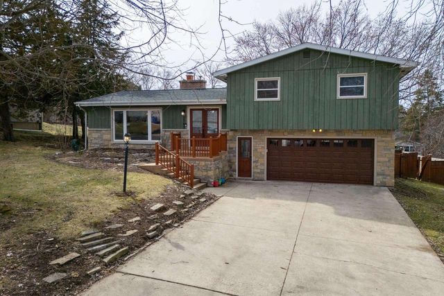 2743 Lyman Lane, Fitchburg, WI 53711