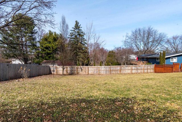2743 Lyman Lane, Fitchburg, WI 53711