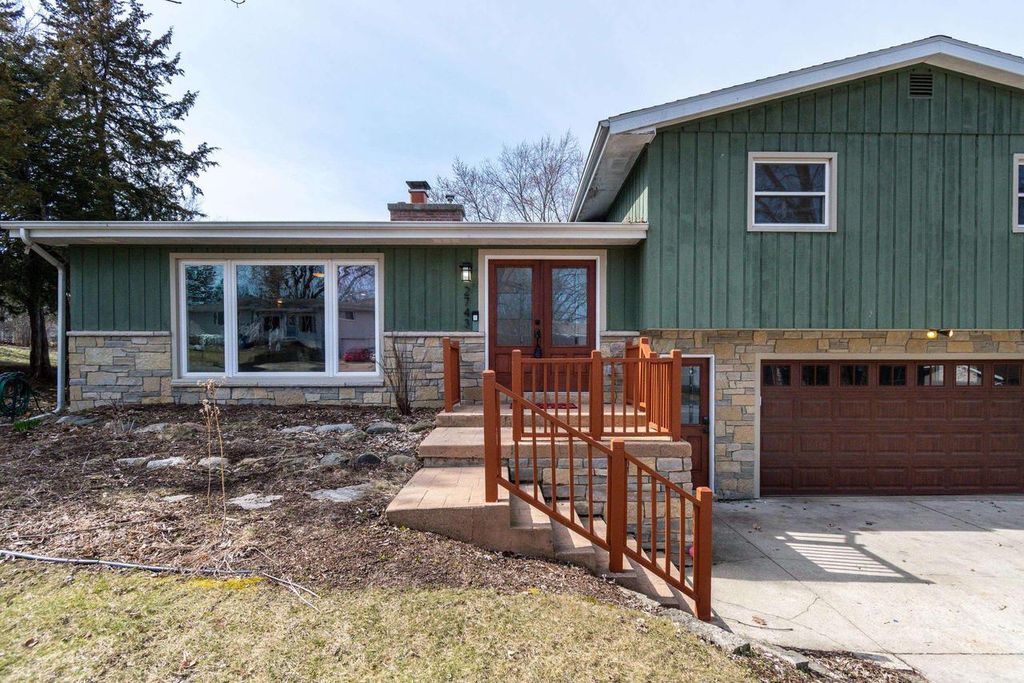 2743 Lyman Lane, Fitchburg, WI 53711