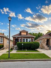 1827 S 3rd Avenue, Maywood, IL 60153