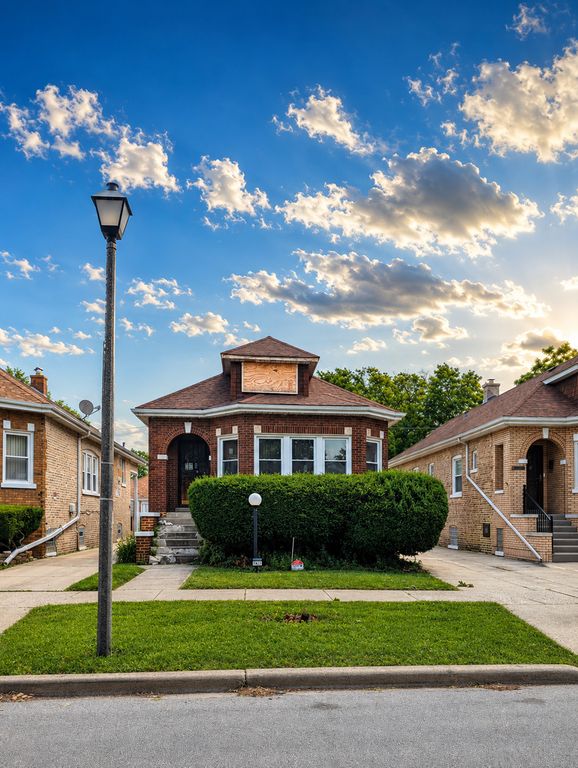 1827 S 3rd Avenue, Maywood, IL 60153