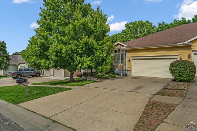 1106 SW Red Oaks CT, Topeka, KS 66615
