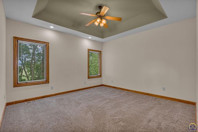 1106 SW Red Oaks CT, Topeka, KS 66615