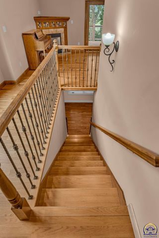 1106 SW Red Oaks CT, Topeka, KS 66615