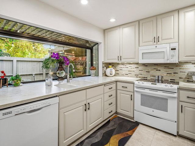 506 Elmhurst Cir, Sacramento, CA 95825