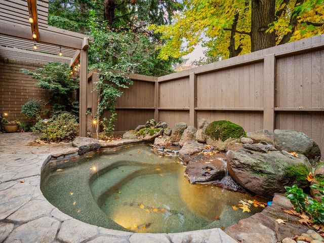 506 Elmhurst Cir, Sacramento, CA 95825