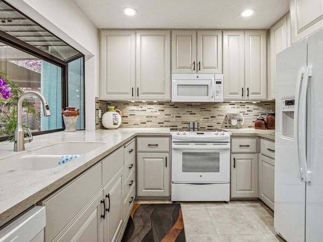 506 Elmhurst Cir, Sacramento, CA 95825